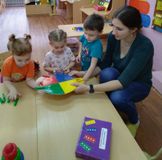 Дидактическая игра "Подбери по цвету"